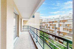 Picture of listing #330254101. Appartment for sale in Paris
