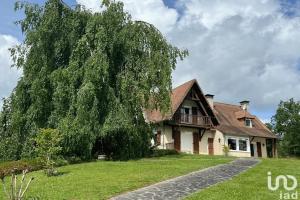 Picture of listing #330262377. House for sale in Saint-Estèphe