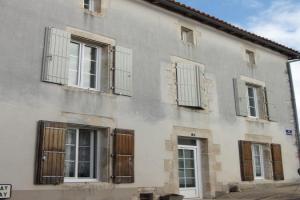 Picture of listing #330324303. House for sale in Chef-Boutonne