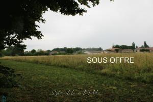 Photo de l'annonce nº 330325991. Terrain à vendre sur Saint-Genis-de-Saintonge