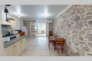 Thumbnail of property #330394972. Click for details