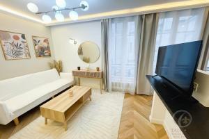Picture of listing #330399307. Appartment for sale in Paris