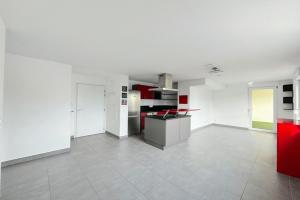 Thumbnail of property #330432937. Click for details