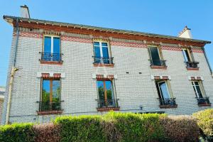 Picture of listing #330452055. Appartment for sale in Viroflay