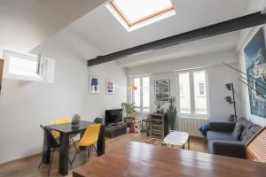 Picture of listing #330453228. Appartment for sale in Paris