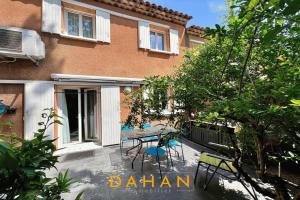 Picture of listing #330473635. House for sale in Marseille