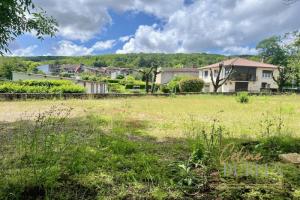 Picture of listing #330474736. Land for sale in Mâcon