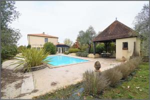 Picture of listing #330484124. House for sale in Léognan