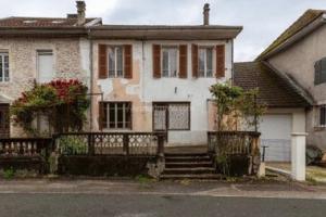 Picture of listing #330490436. House for sale in Cressin-Rochefort