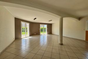Thumbnail of property #330585860. Click for details