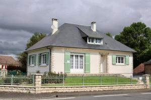 Picture of listing #330599837. House for sale in La Chartre-sur-le-Loir