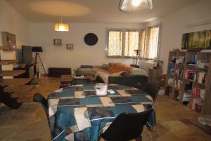Picture of listing #330611255. Appartment for sale in Tarascon