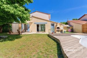 Picture of listing #330619256. House for sale in Saint-Médard-en-Jalles