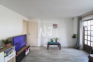 Picture of listing #330624553. Appartment for sale in Noyant