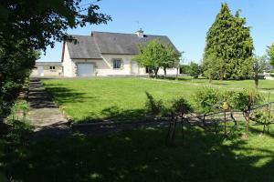 Picture of listing #330642072. House for sale in Saint-Aubin-d'Aubigné