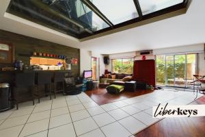 Picture of listing #330644207. Appartment for sale in Paris