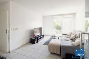Picture of listing #330662337. Appartment for sale in Cenon