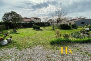 Thumbnail of property #330672034. Click for details
