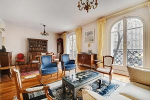 Picture of listing #330684207. Appartment for sale in Paris