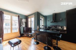 Picture of listing #330725484. Appartment for sale in Paris
