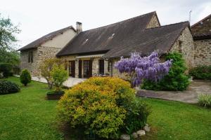 Picture of listing #330733332. House for sale in Saint-Jory-de-Chalais
