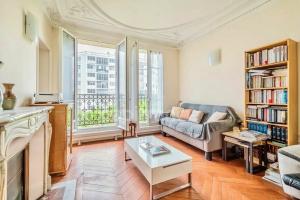 Picture of listing #330828818. Appartment for sale in Paris