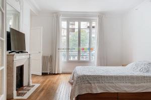 Picture of listing #330832092. Appartment for sale in Paris