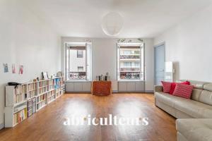Picture of listing #330863831. Appartment for sale in Paris