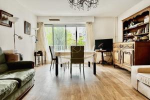Picture of listing #330873101. Appartment for sale in Paris
