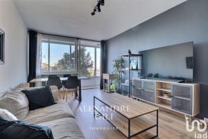 Picture of listing #330905471. Appartment for sale in Marseille