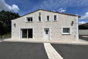 Picture of listing #330928446. House for sale in Saint-Yrieix-sur-Charente