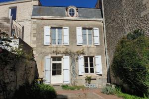 Picture of listing #330954791. House for sale in Niort