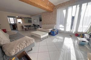Picture of listing #330979236. House for sale in Les Clayes-sous-Bois
