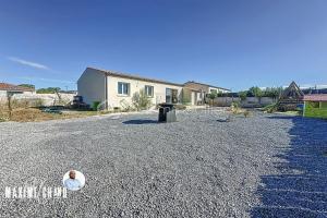 Thumbnail of property #331003320. Click for details