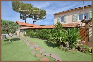 Picture of listing #331010762. House for sale in Saint-Raphaël