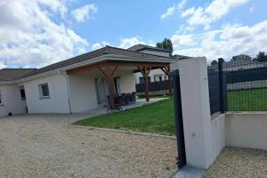 Picture of listing #331069013. House for sale in Péronnas